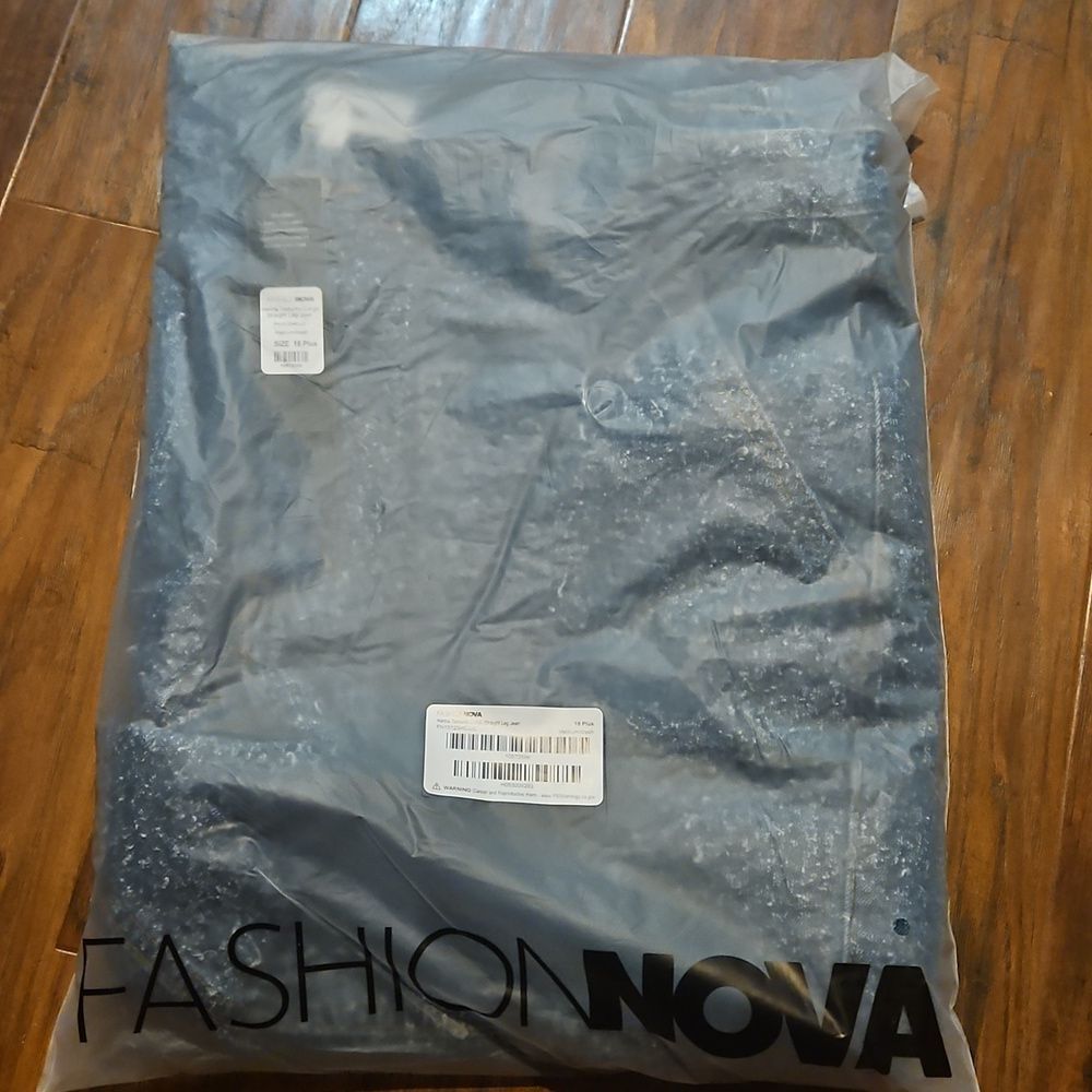 Hannah Textured Cargo Straight Leg Jean Medium Wash - Picture 4 of 5